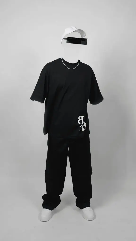 B2BRTW — modello in total black